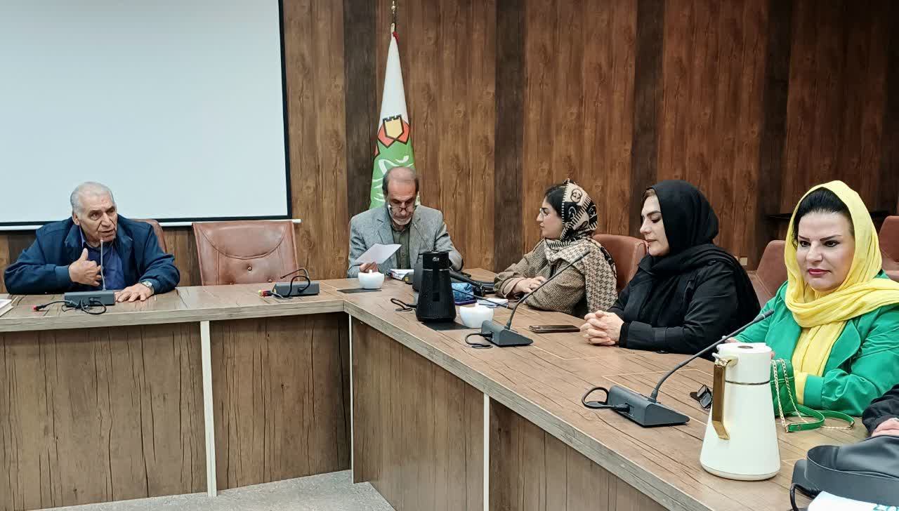 نشست تخصصی _ ادبی شعر معاصر با موضوع جلوه‌های تصویرگری و تجلی طبیعت در شعر برگزار شد.