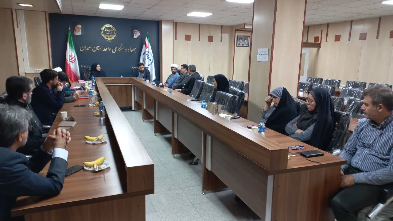 نشست «تعامل و همفکری برای ارتقاء فعالیت‌های فرهنگی دانشگاه های استان همدان»
