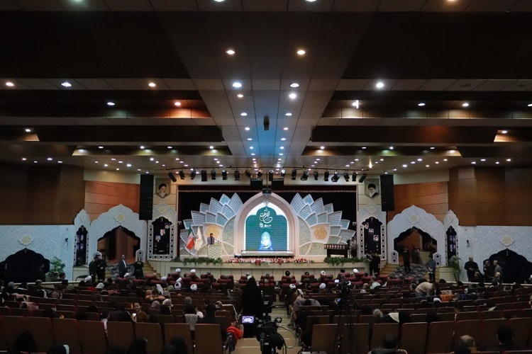  آغاز به کار نمایشگاه قرآن و عترت در تبریز