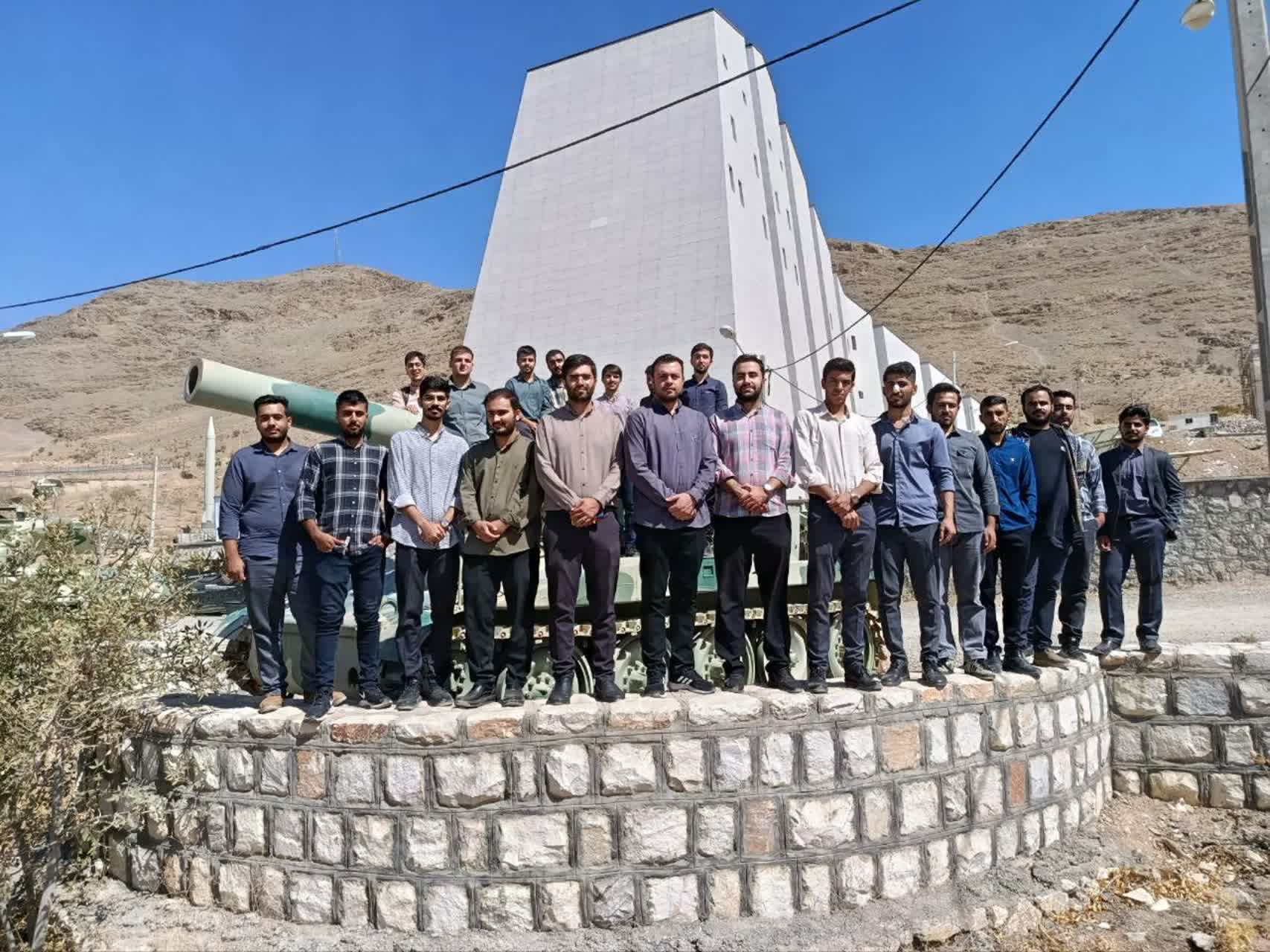 بازدید از باغ موزه دفاع مقدس استان چهارمحال و بختیاری در قالب طرح ملی « ایران سرای امید 