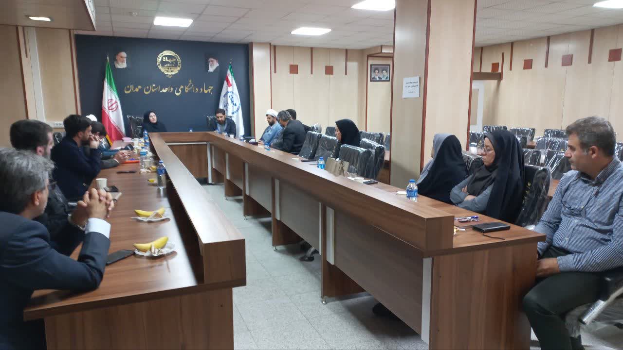 دومین نشست هم‌اندیشی مدیران و معاونان فرهنگی و تقدیر از آنها