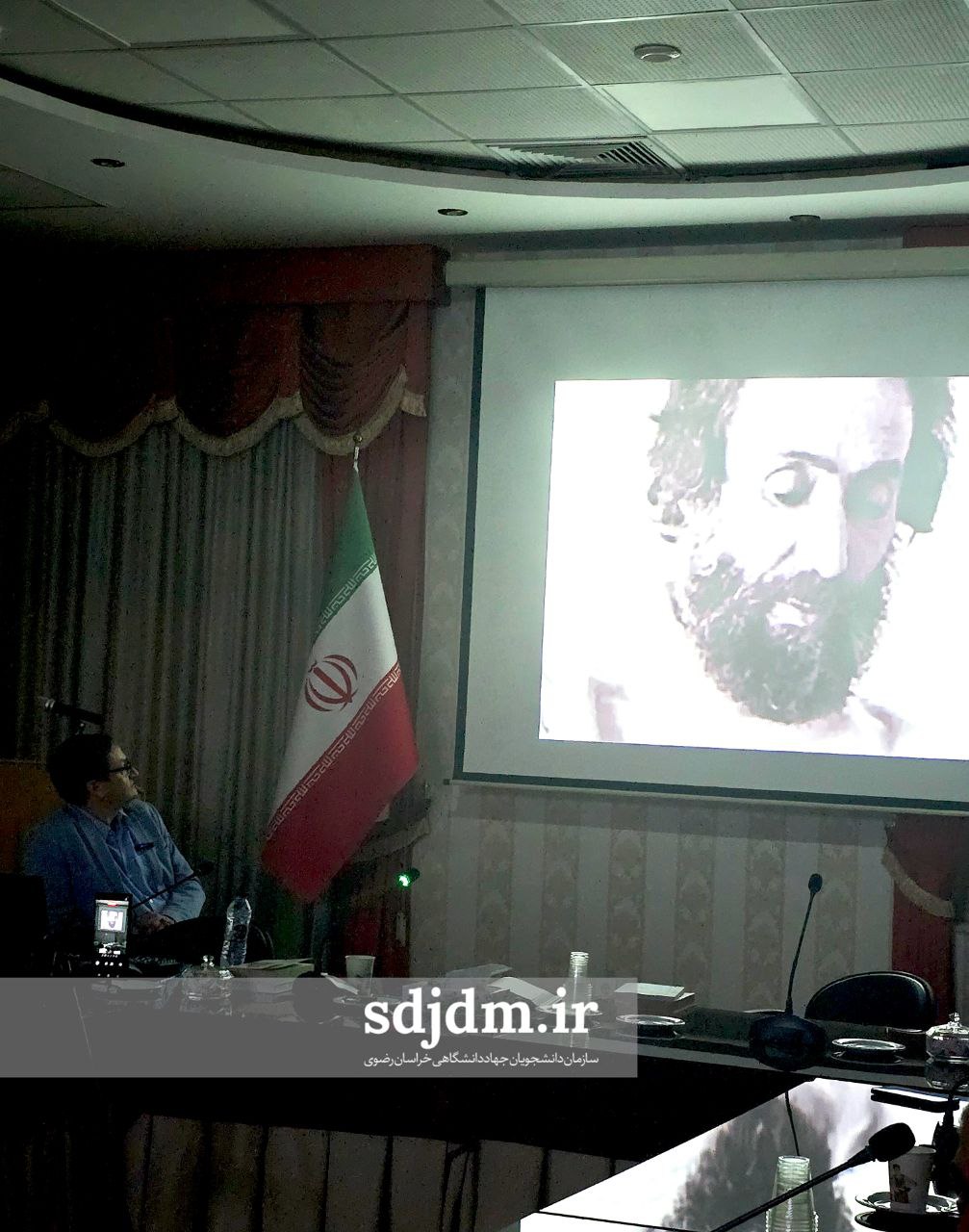 صدای پای آب، هم‌نوا با سهراب