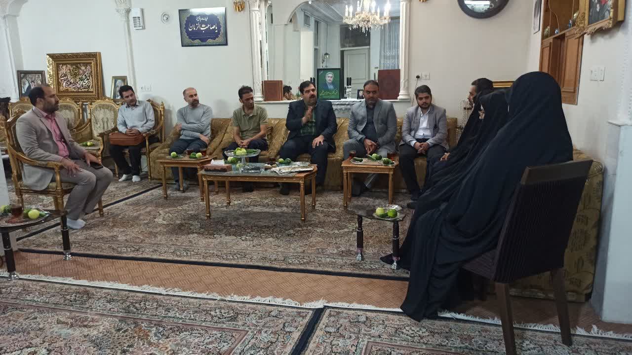 دیدار اعضای جهاددانشگاهی قم با مادر شهید سید امیرحسین فقهی
