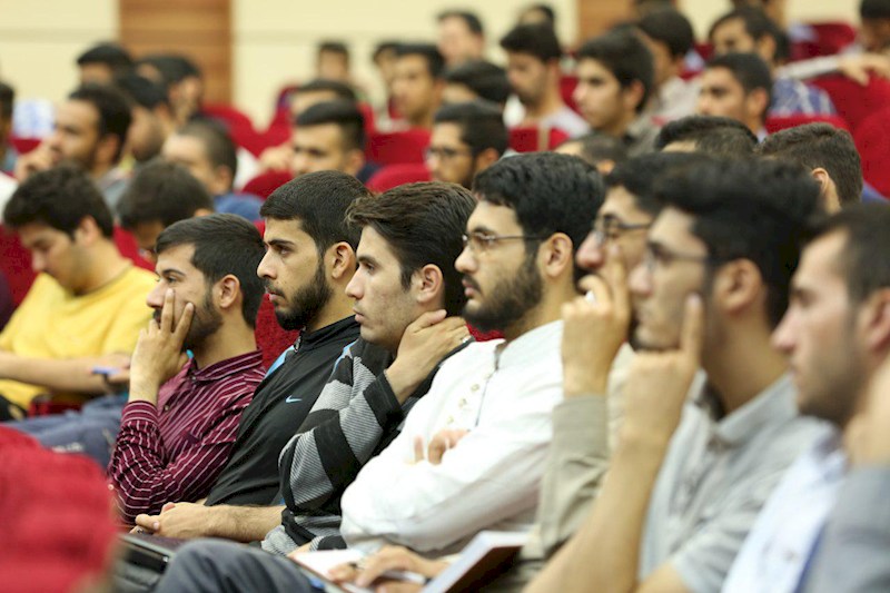 فاصله‌ی آگاهی و عمل؛ چالش اصلی نسل دانشجو در عصر بحران‌ها