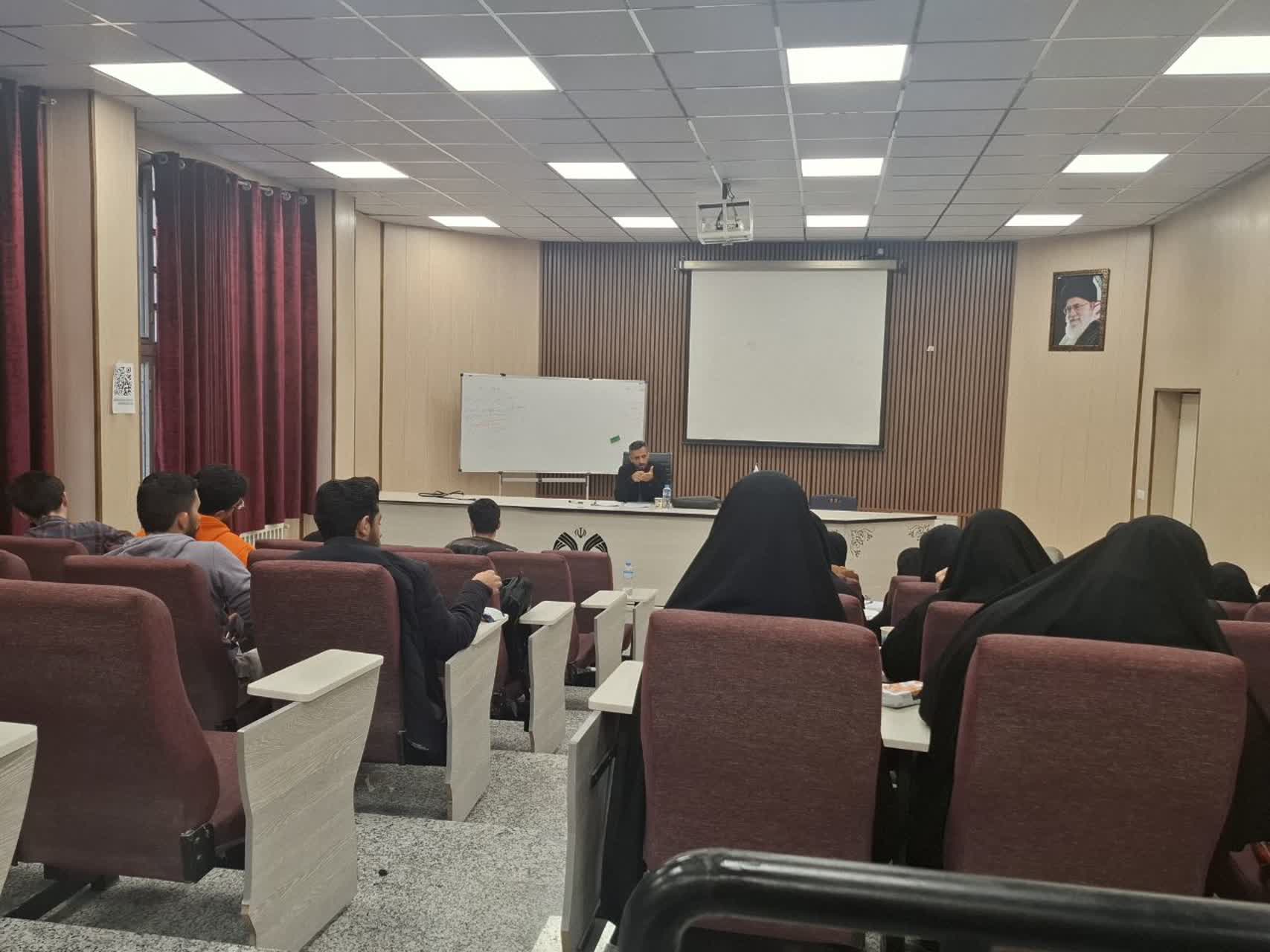 برگزاری کارگاه تخصصی خبرنگاری و اصول خبرنویسی در دانشگاه قم