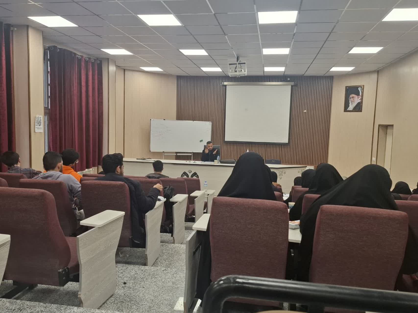 برگزاری کارگاه تخصصی خبرنگاری و اصول خبرنویسی در دانشگاه قم
