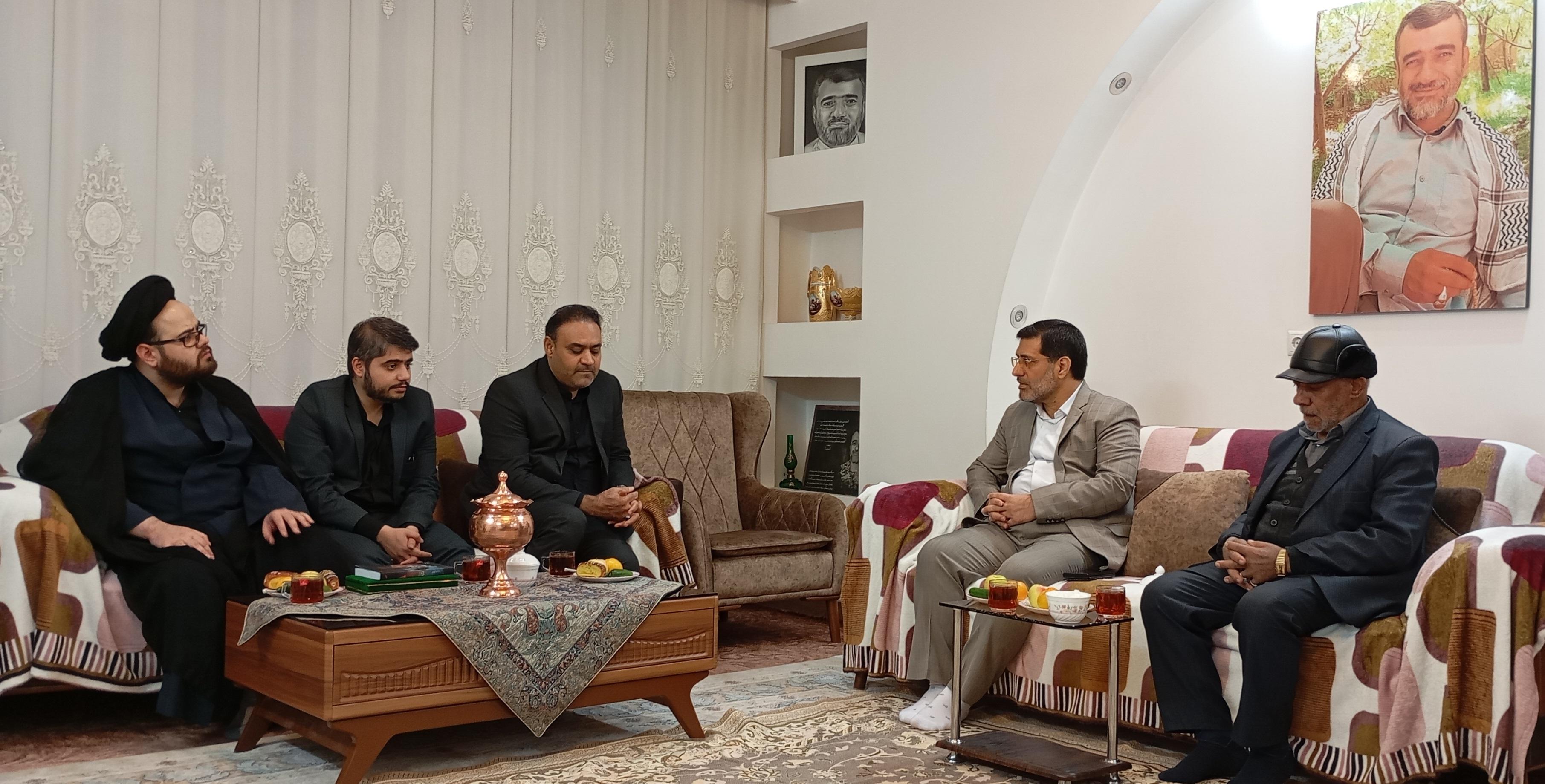  دیدار خانواده شهید مدافع حرم، مجید عسگری جمکرانی که از خادمان مسجد مقدس جمکران 