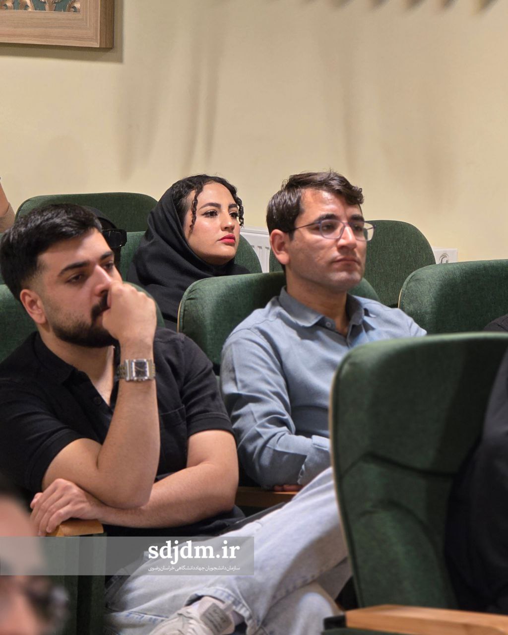 زیر سقف بحران