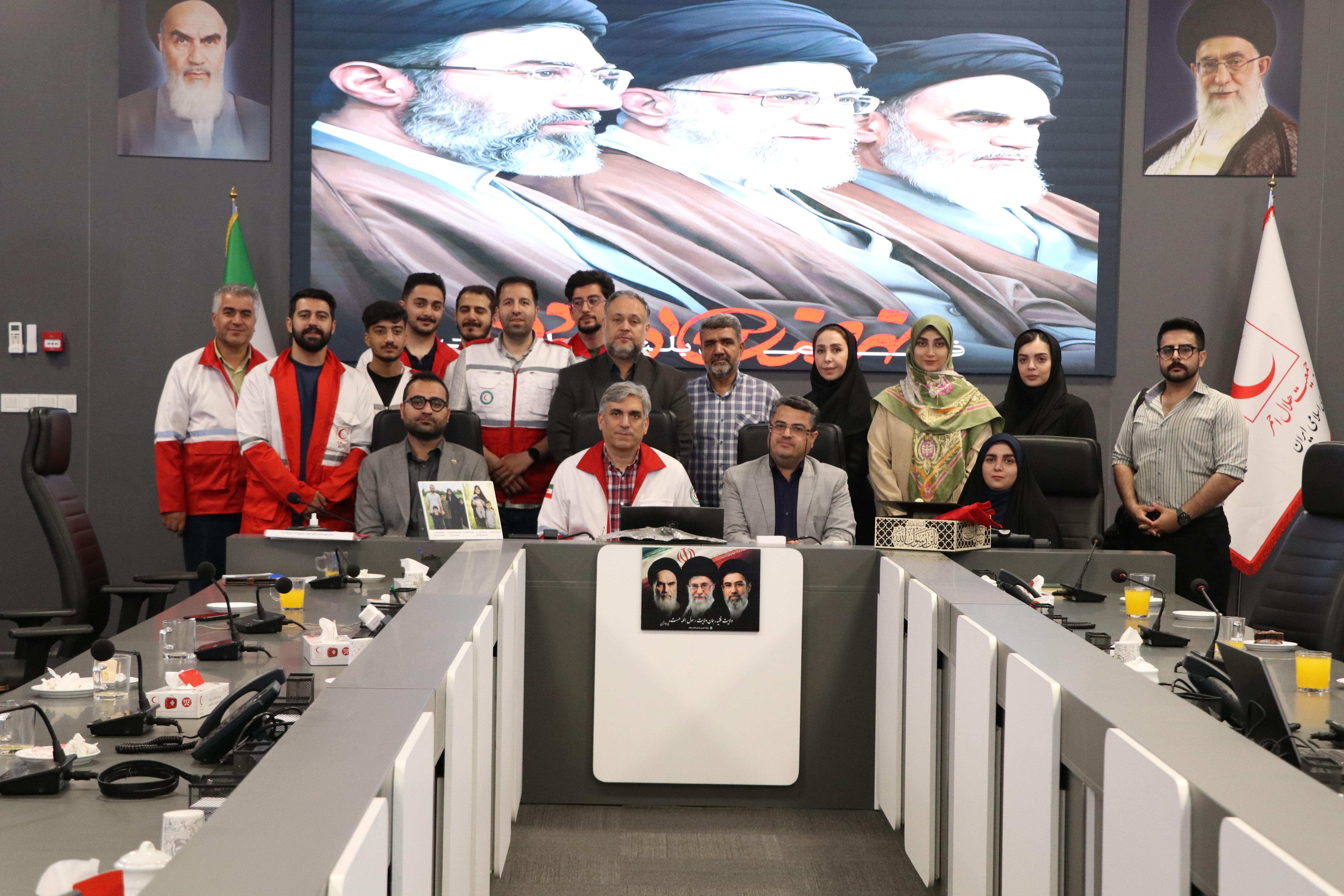 نشست جهادگران علوم پزشکی شهید بهشتی با داوطلبان جمعیت هلال احمر برگزار شد
