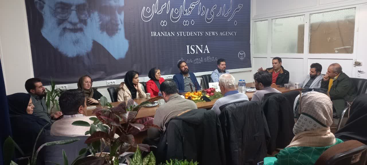 دورهمی یلدایی و شعرخوانی شاعران 