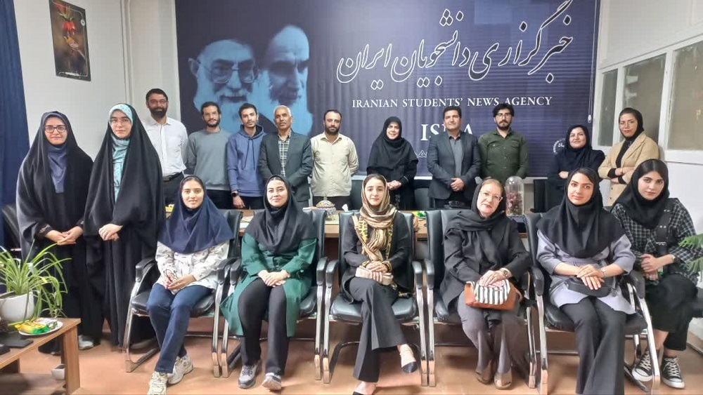 تقدیر کانون ادبی جهاددانشگاهی همدان از استاد ادبیات