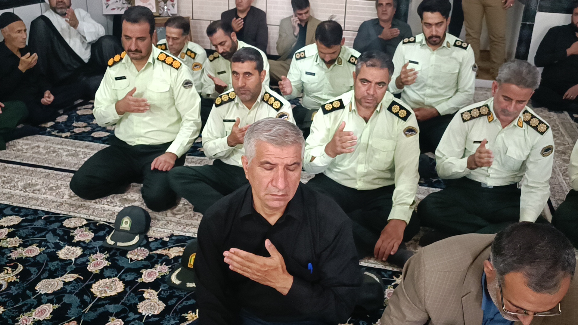 🔻تصاویر آیین تکریم خانواده‌های شهدای حمله اخیر توسط جهاددانشگاهی لرستان
