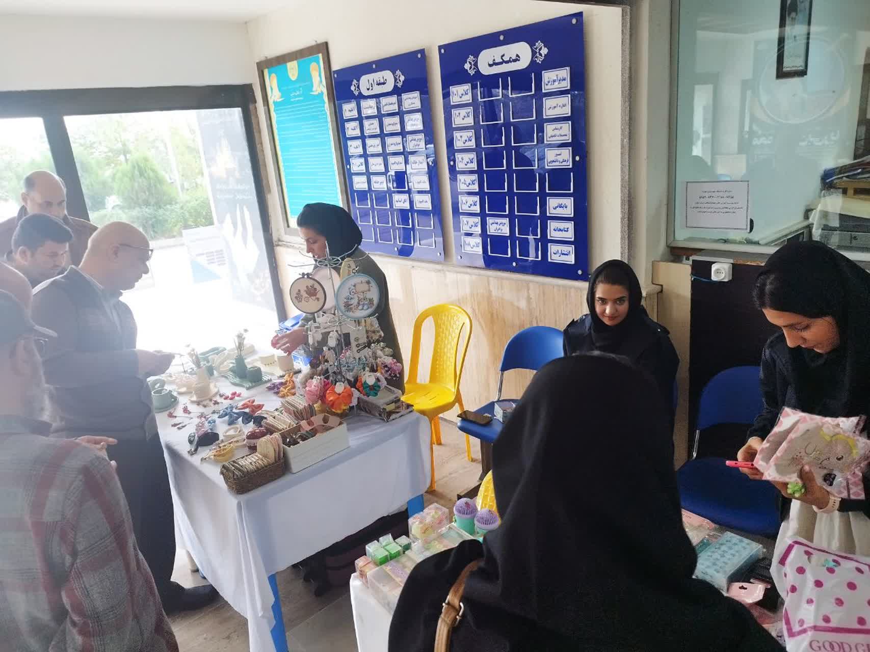 برگزاری نمایشگاه خلاق مشاغل خانگی با حضور صاحبان کسب‌وکارهای کوچک و متوسط در مجتمع آموزشی و پژوهشی سازمان جهاد دانشگاهی گیلان