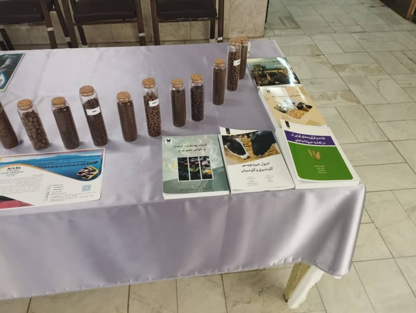 حضور شعبه سازمان انتشارات جهاد دانشگاهی واحد چهارمحال و بختیاری هم‌زمان با هفته کتاب و کتابخوانی در غرفه کتاب اولین همایش ملی آینده پژوهی و ارتقا کیفی در دامپزشکی و علوم دامی