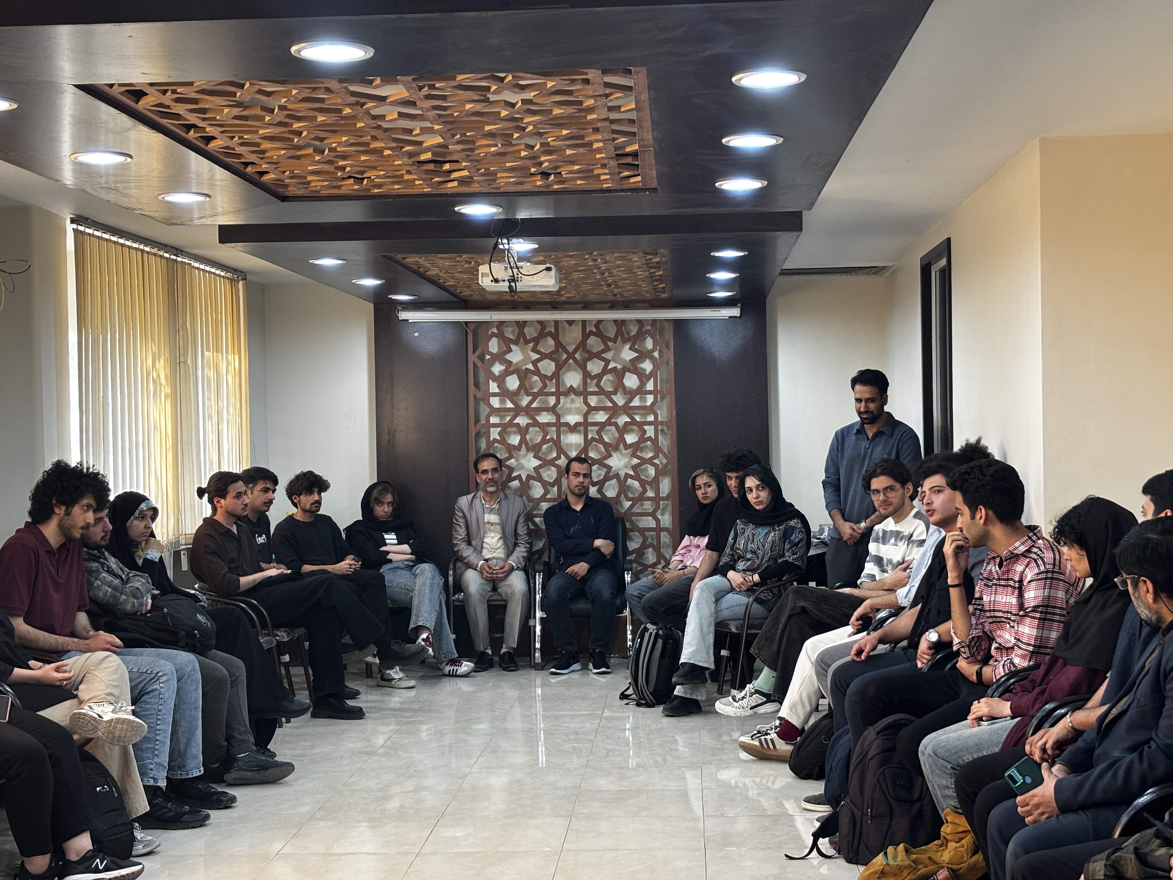 کرسی آزاد اندیشی با عنوان دیالوگ با موضوع "کودکی روی لبه تیغ" در دانشگاه صنعتی اصفهان برگزار شد.
