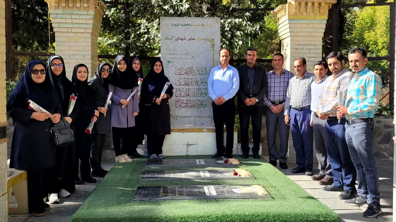 غبارروبی مزار شهدای گمنام پارک مردم همدان