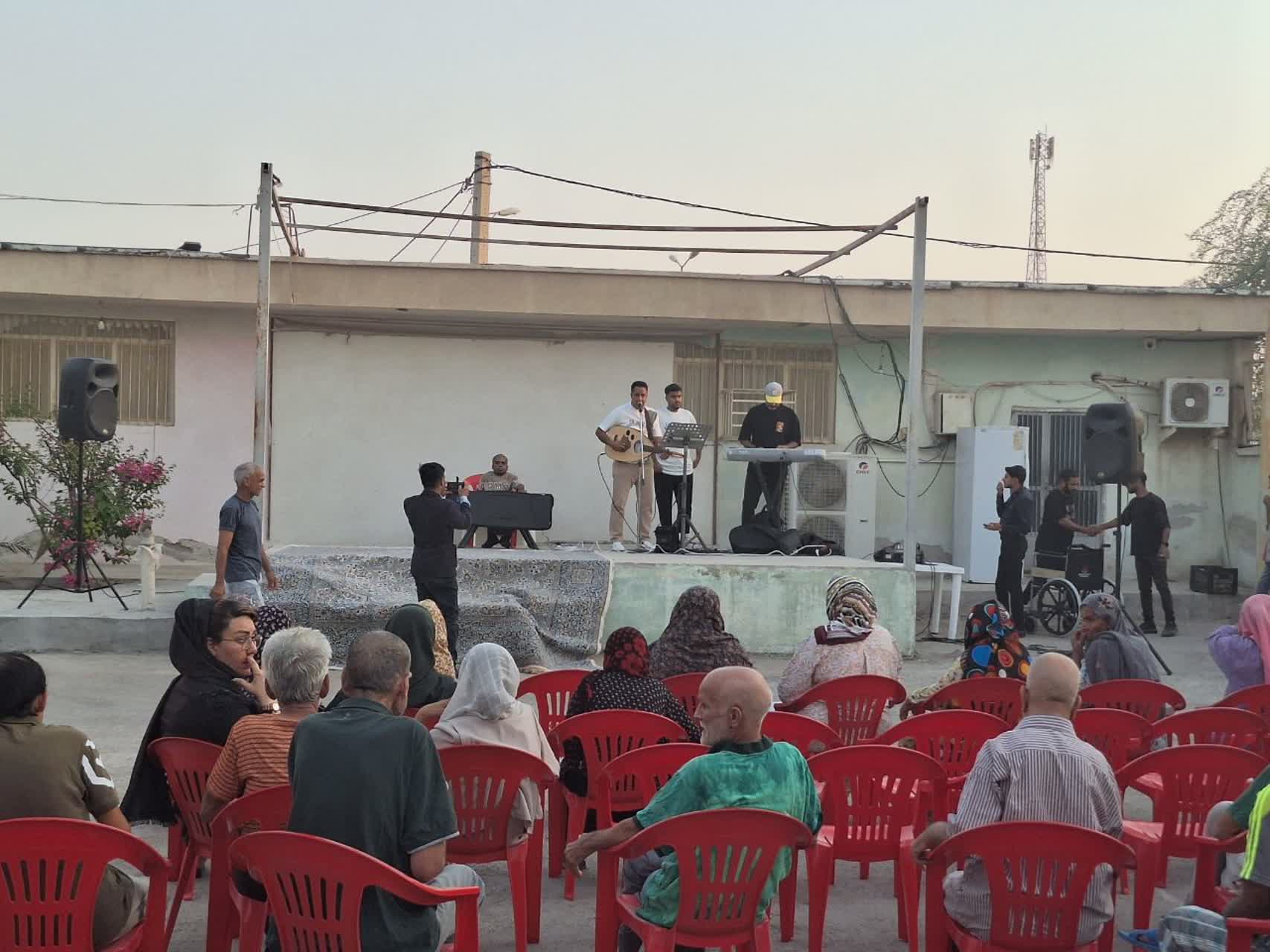 بازدید از خانه سالمندان لقمان حکیم(همراه با جُنگ شادی شاد و مفرح)