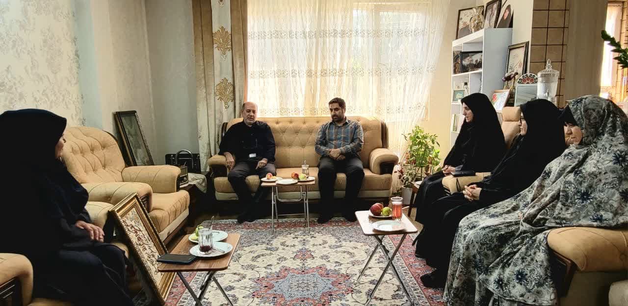 دیدار با آزاده سرافراز دفاع مقدس و خانواده شهید