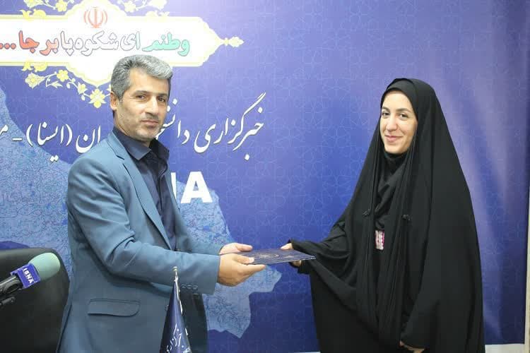 گزارش تصویری تقدیر از  خبرنگاران خبرگزاری های ایسنا و ایکنای گیلان  
