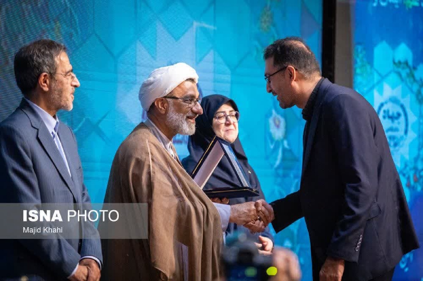 تبریک انتخاب عضو جهاد دانشگاهی لرستان به عنوان جهادگر برتر