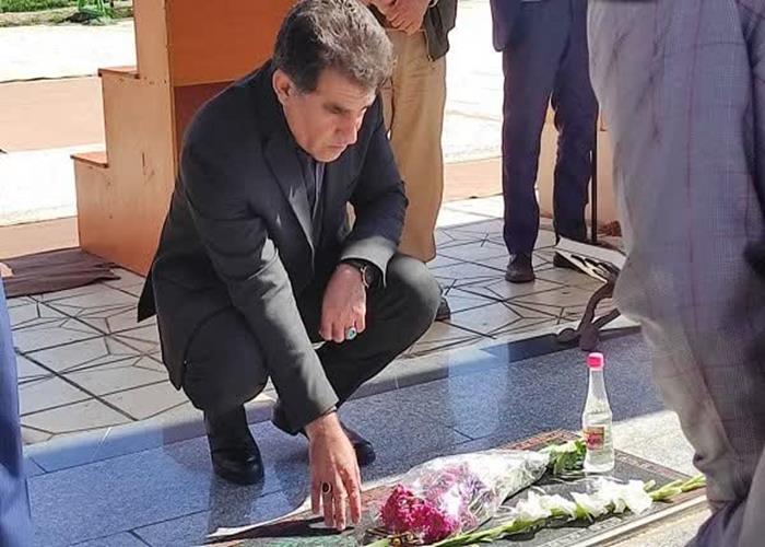 کرسی تلاوت قرآن کریم در یادمان شهدای گمنام خرم‌آباد