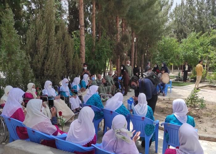 بازدید دانشجویان از خانه سالمندان بیرجند