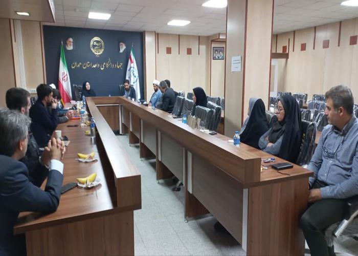دومین نشست هم‌اندیشی مدیران و معاونان فرهنگی و تقدیر از آنها