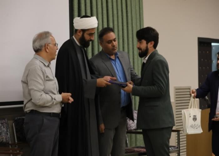  دانشجوی برتر قرآنی استان قم تجلیل شد 