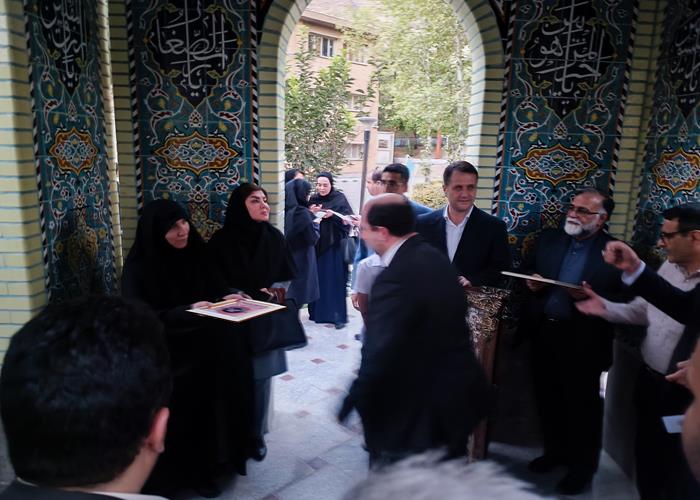 تجلیل از خانواده شهید طاهرپور در نشست فرهنگی جهاددانشگاهی لرستان