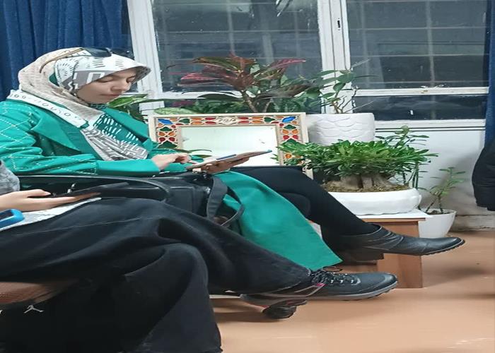 حافظ خوانی یکی از اعضای کانون ادبی کاج 