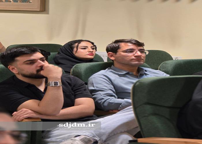 زیر سقف بحران