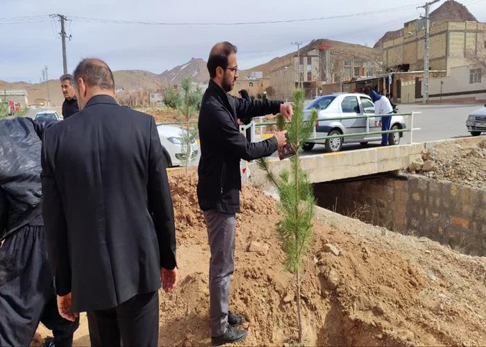 هردانشجو یک نهال