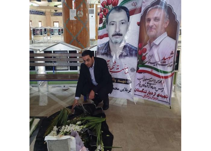 آیین عطر افشانی و گلباران مزار شهدای شهر بوشهر