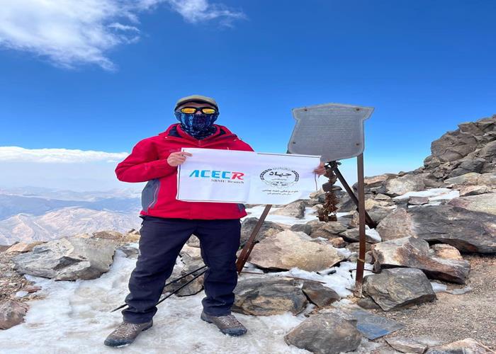 عضو فعال سازمان دانشجویان جهاددانشگاهی علوم پزشکی شهیدبهشتی به قله‌ی دماوند صعود کرد