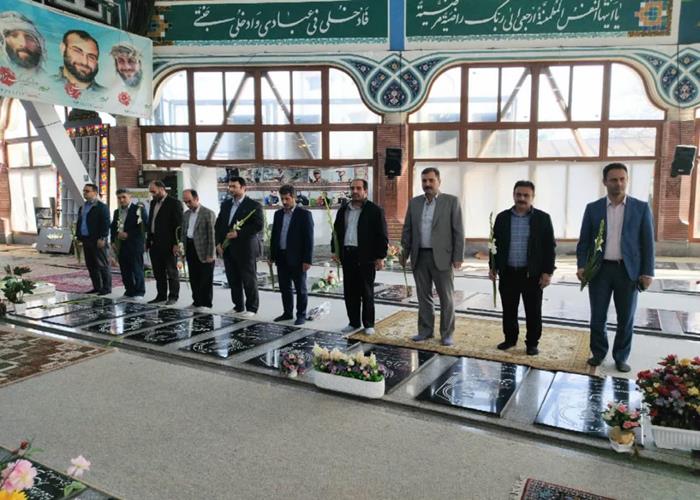 حضور جهادگران سازمان جهاد دانشگاهی در گلباران مزار شهدای رشت
