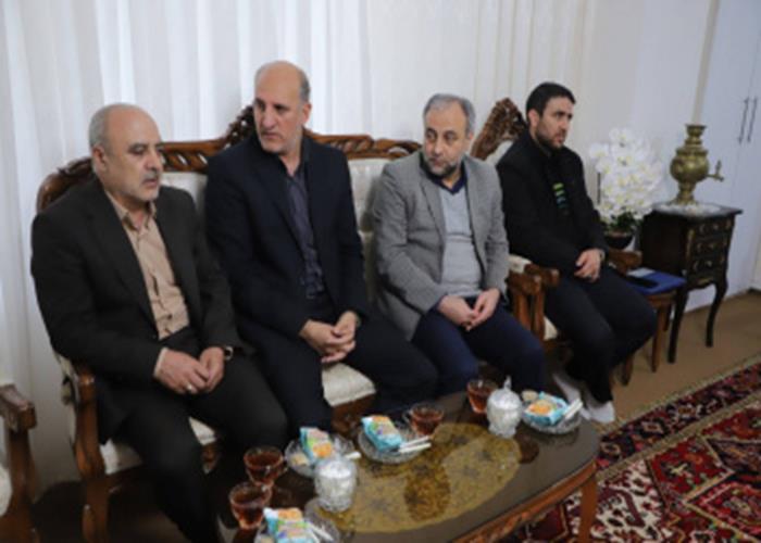 دیدار رئیس جهاددانشگاهی استان با خانواده شهدای رمضان در تبریز/ تأکید بر ادامه راه شهدا و خدمت‌رسانی به خانواده‌های معظم ایثارگران
