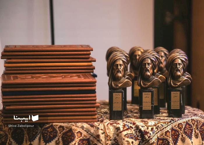 در پنجمین جایزه ملی کتاب سال جوانان؛ جایزه ویژه «ساخت ایران» به کتاب انتشارات جهاد دانشگاهی اردبیل رسید