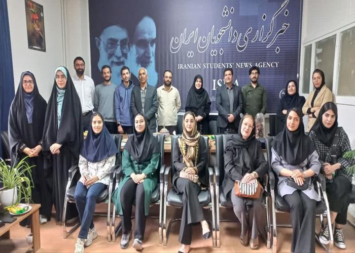 تقدیر کانون ادبی جهاددانشگاهی همدان از استاد ادبیات