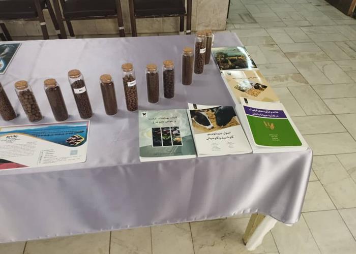 حضور شعبه سازمان انتشارات جهاد دانشگاهی واحد چهارمحال و بختیاری هم‌زمان با هفته کتاب و کتابخوانی در غرفه کتاب اولین همایش ملی آینده پژوهی و ارتقا کیفی در دامپزشکی و علوم دامی