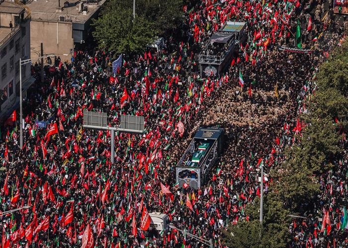  تحلیل روایت‌های رسانه‌ای از آیین تشییع رهبر انقلاب؛ تقابل «واقعیت رویداد» با «تفسیر رسانه‌ها»