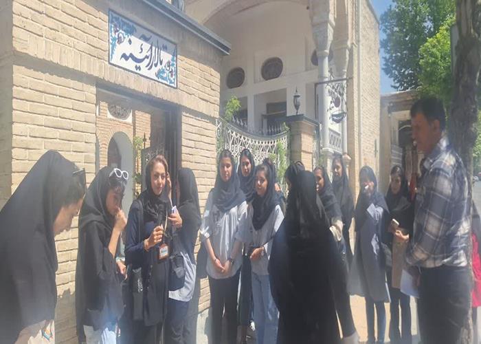 بازدیددانشجویان  از «تالارآیینه شهرکرد»-(عمارت محمودیه)	