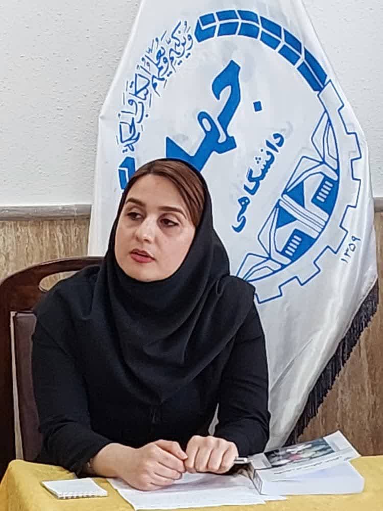 ساناز نعمتی - دانشجوی کارشناسی ارشد مدیریت بازرگانی - مدیریت استراتژیک
