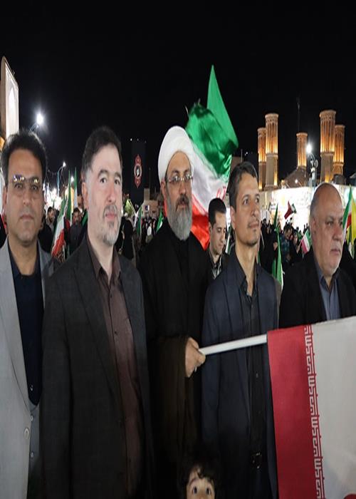 دانشگاه علم و هنر همراه با دانشگاهیان یزد در میدان امیرچخماق با رهبر معظم انقلاب بیعت کردند