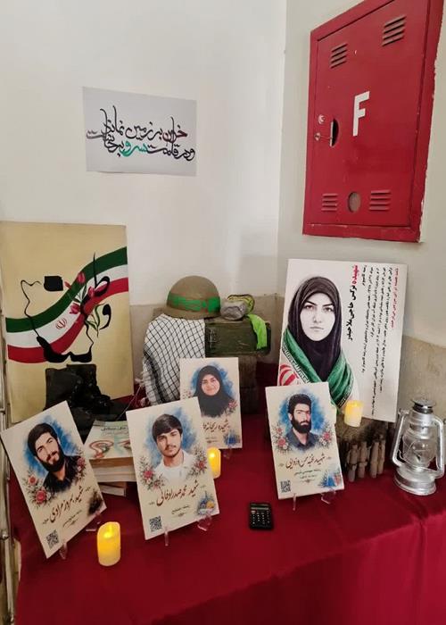 فضاسازی هفته دفاع مقدس در دانشگاه علم وهنر
