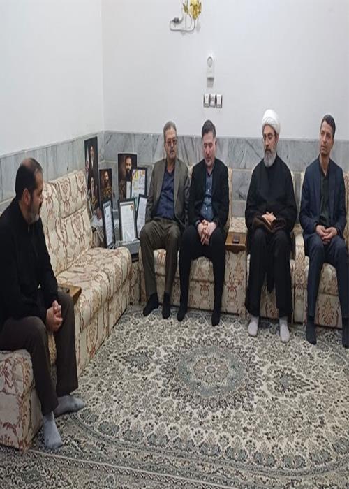 تجدید میثاق اعضای هیئت رئیسه دانشگاه علم و هنر با آرمان‌های شهدا در دیدار با خانواده شهید زارع