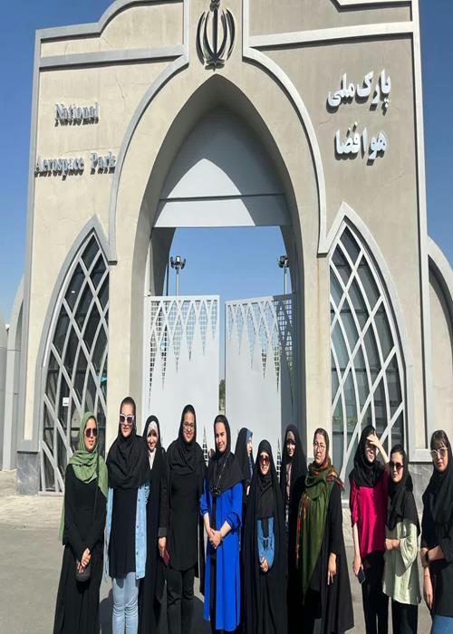 بازدید دانشجویان دختر از پارک ملی هوافضا