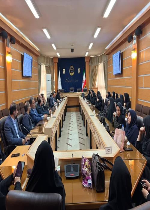 اولین نشست باشگاه مطالعه کارکنان و اساتید با خوانش نقد و بررسی کتاب" زیستن در شرایط دشوار"