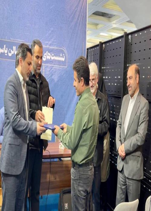  تجلیل از نویسندگان دانشگاهی در حوزه ادبیات پایداری