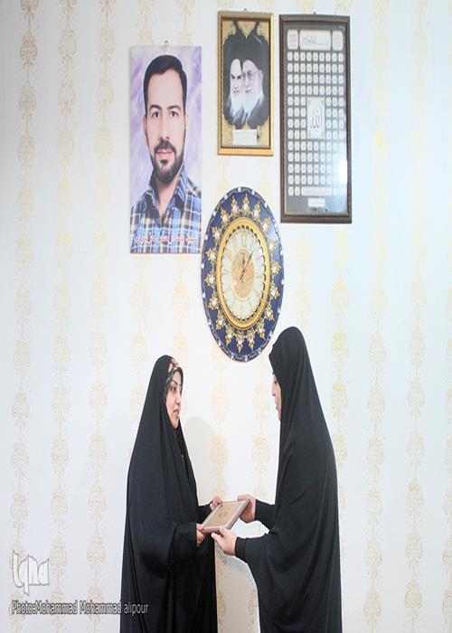 دیدار اعضای جهاد دانشگاهی خوزستان به مناسبت بزرگداشت شهدای دانشجو با خانواده شهید حزباوی 