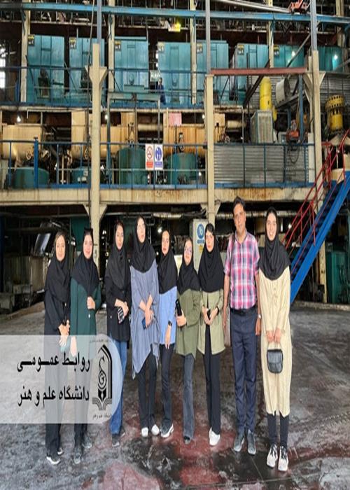  بازدید علمی دانشجویان صنایع غذایی دانشگاه علم و هنر از کارخانه تصفیه قند و شکر میبد